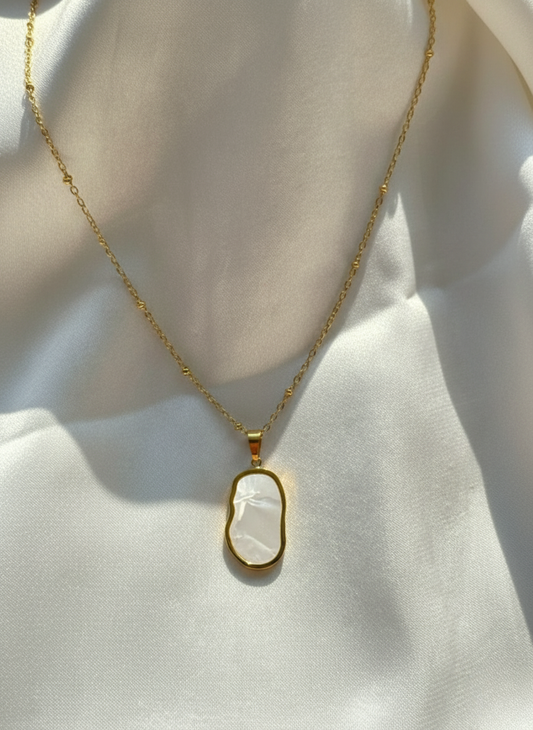 White cristal necklase