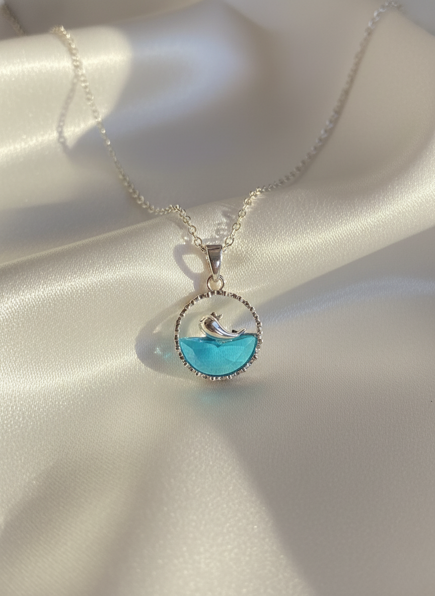 Silver dolfen necklase